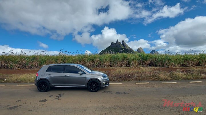 2015' Volkswagen Golf VII 1.2 TSI photo #2