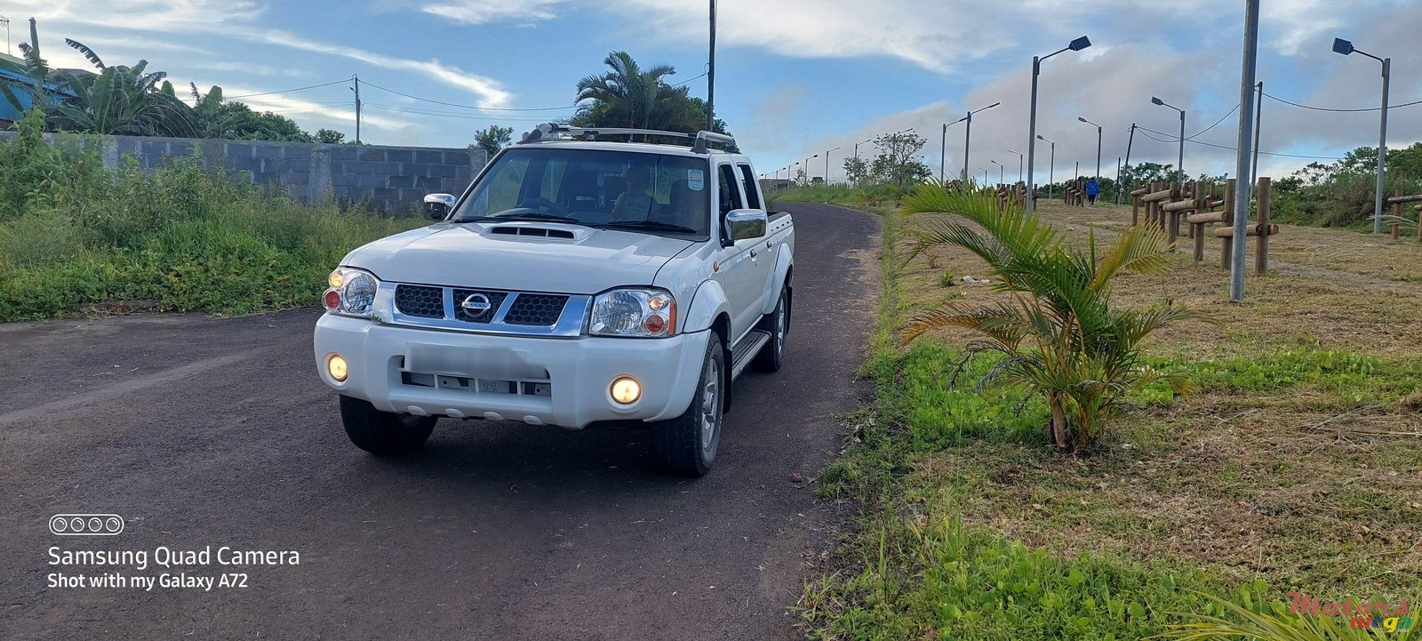 2020' Nissan NV300 photo #2