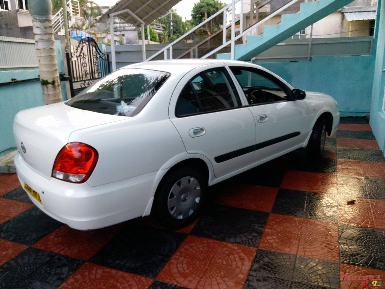 2010' Nissan Sunny photo #3