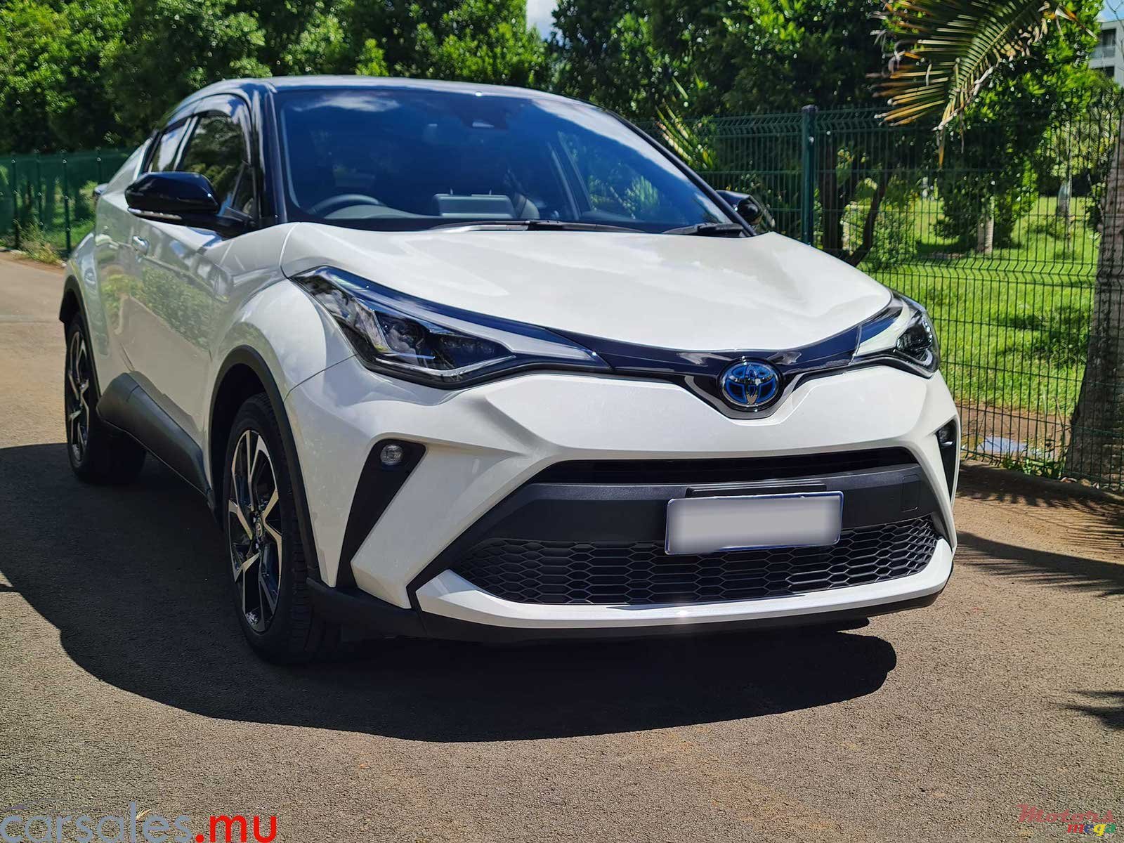 2021' Toyota CH-R Dual Tone 1.8 Hybrid photo #2