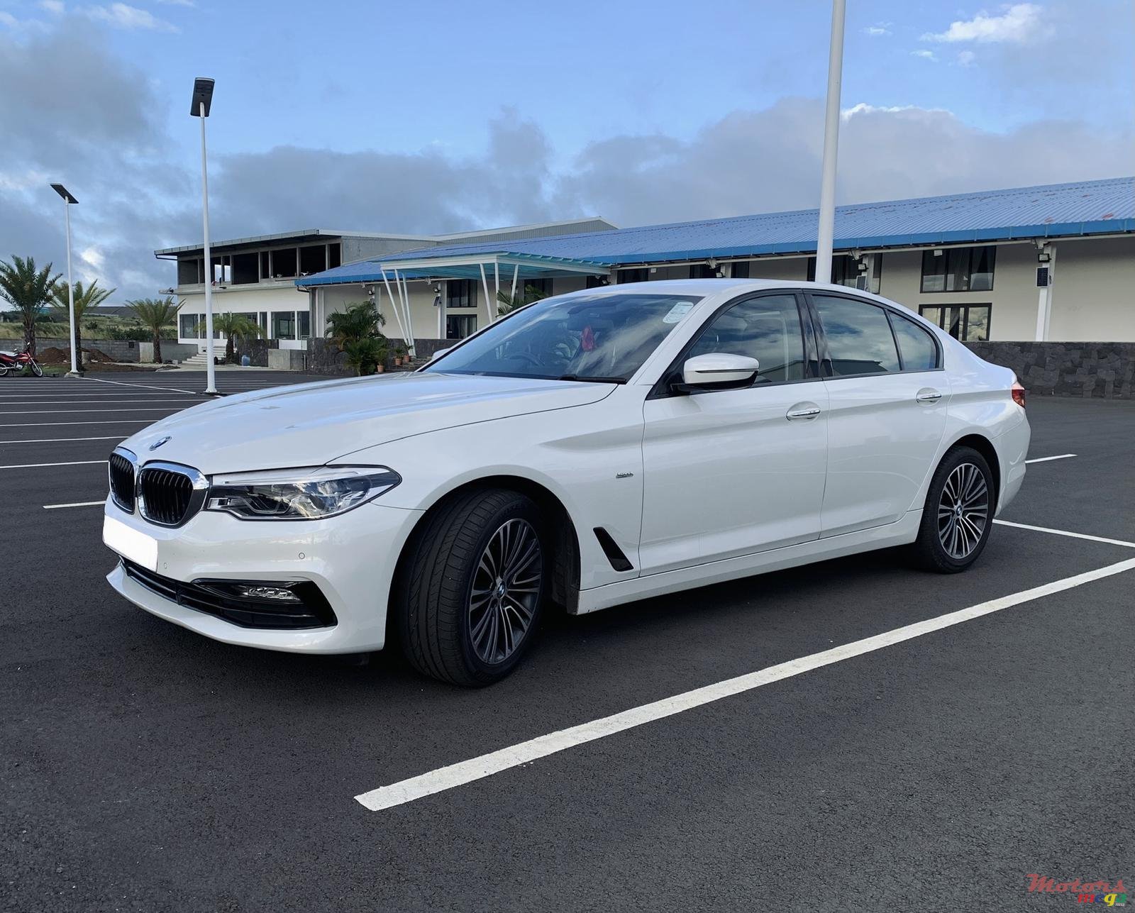 2017' BMW 5 Series 530i Sport Line (G30) photo #1