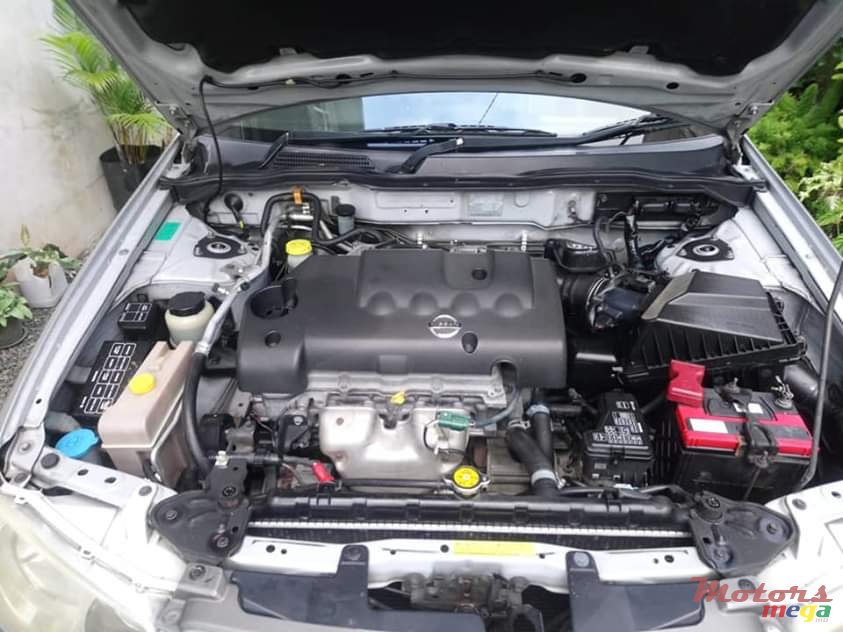 2004' Nissan Sunny photo #2