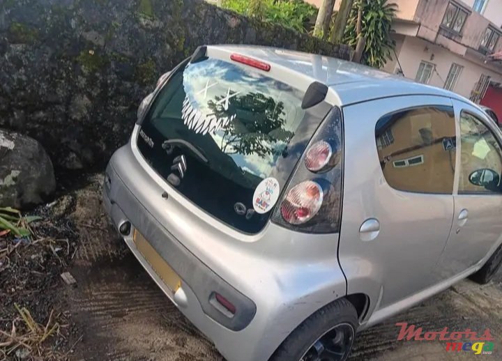 2012' Citroen C1 photo #5