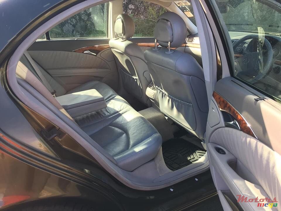 2004' Mercedes-Benz E-Class E320 V6 Petrol/Essence photo #7