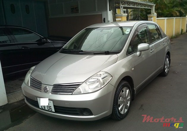 2006' Nissan Tiida photo #1