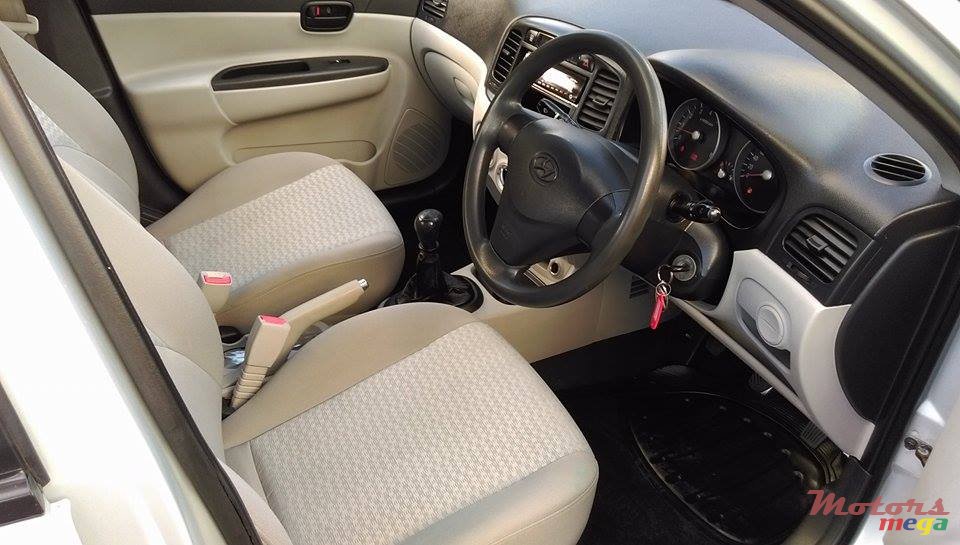 2009' Hyundai Accent photo #5