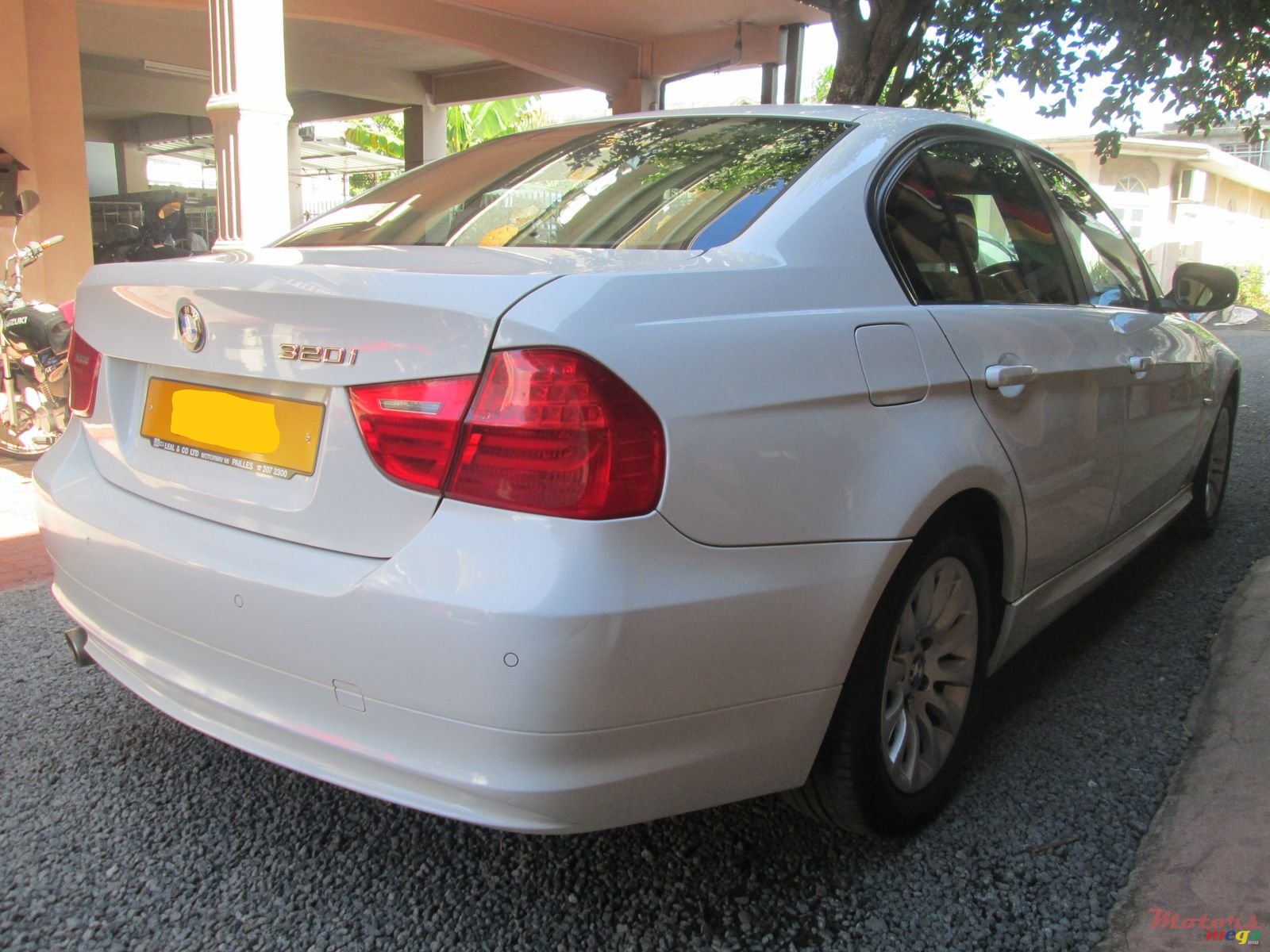 2011' BMW 320 i photo #3