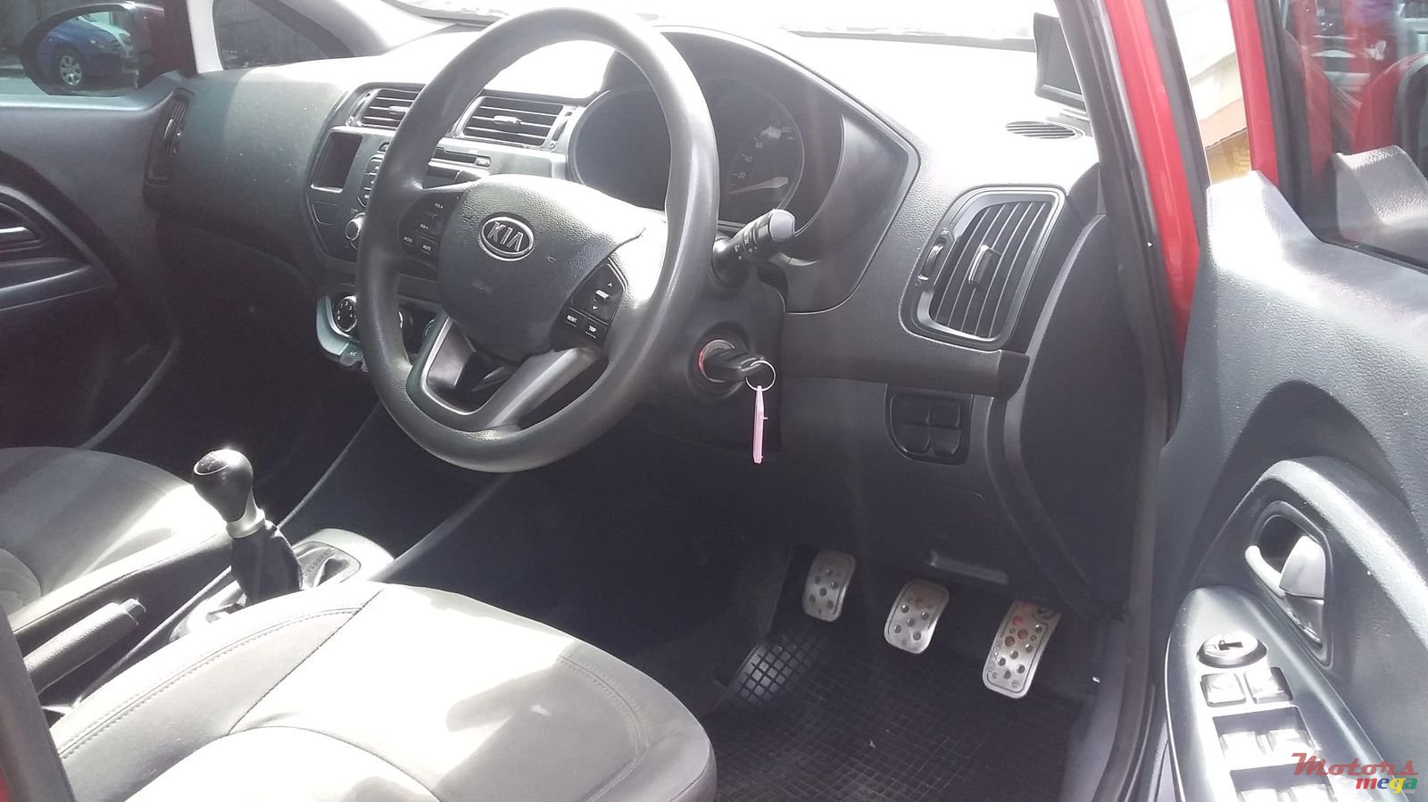 2012' Kia Rio photo #3