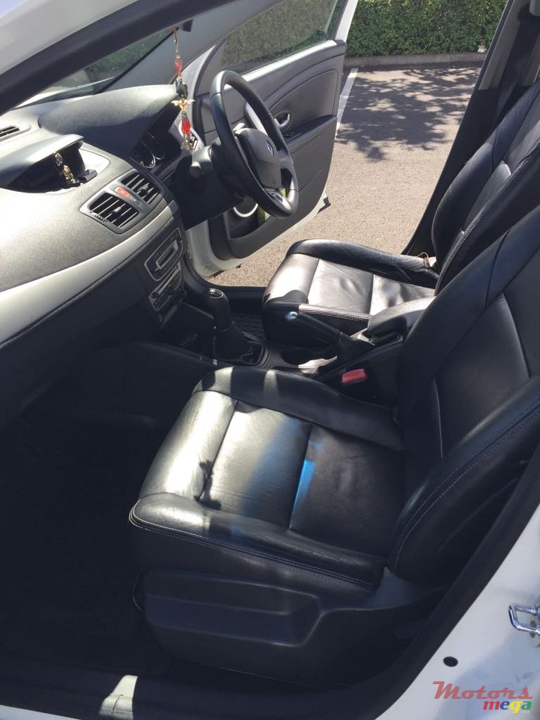 2013' Renault Fluence photo #5