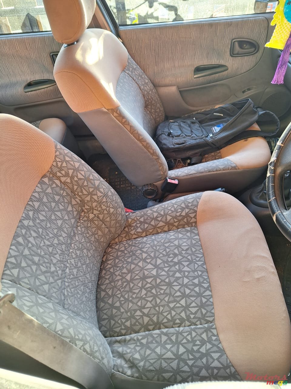 2002' Renault Megane photo #6