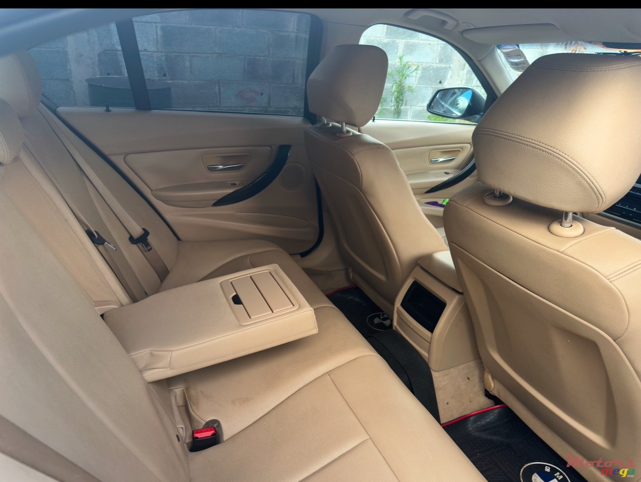 2014' BMW 3 Series Sedan 320i photo #6