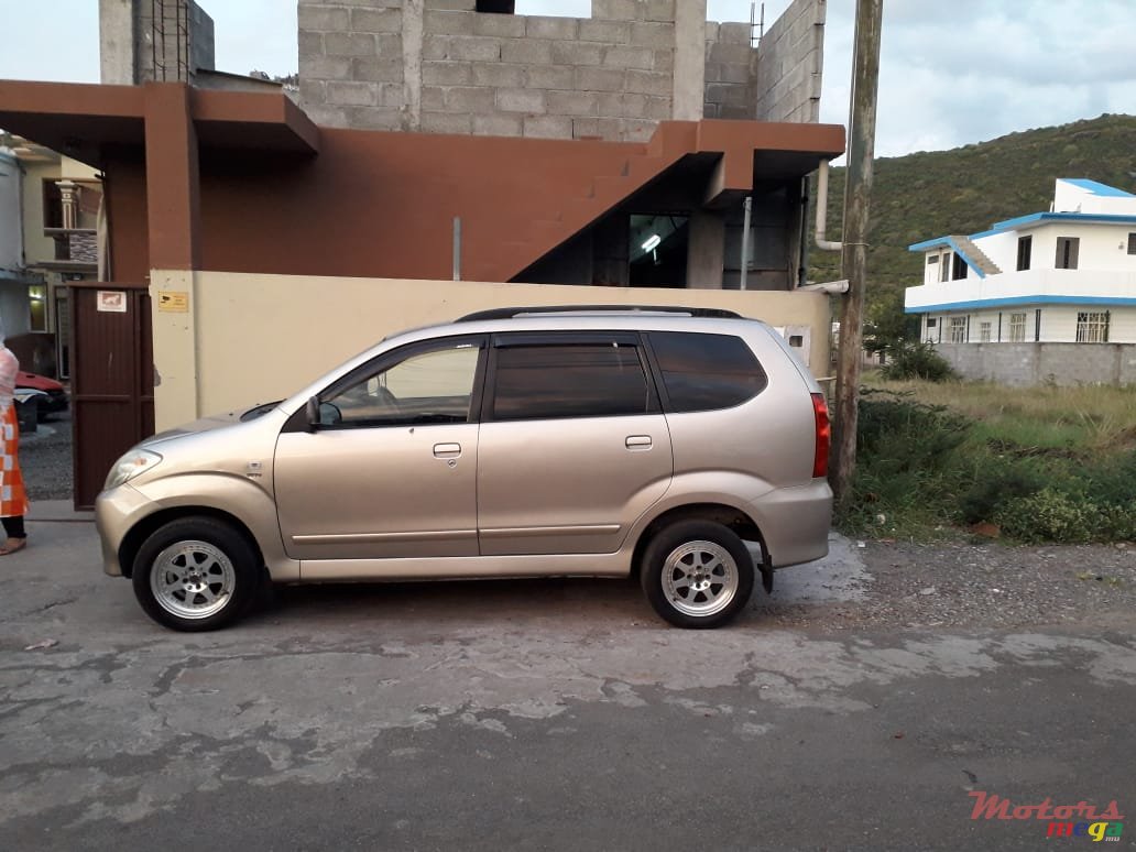 2011' Toyota Avanza photo #2