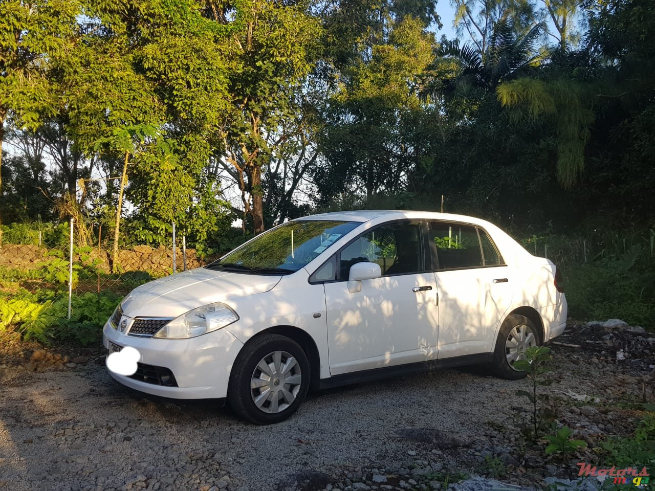 2006' Nissan Tiida Saloon photo #2