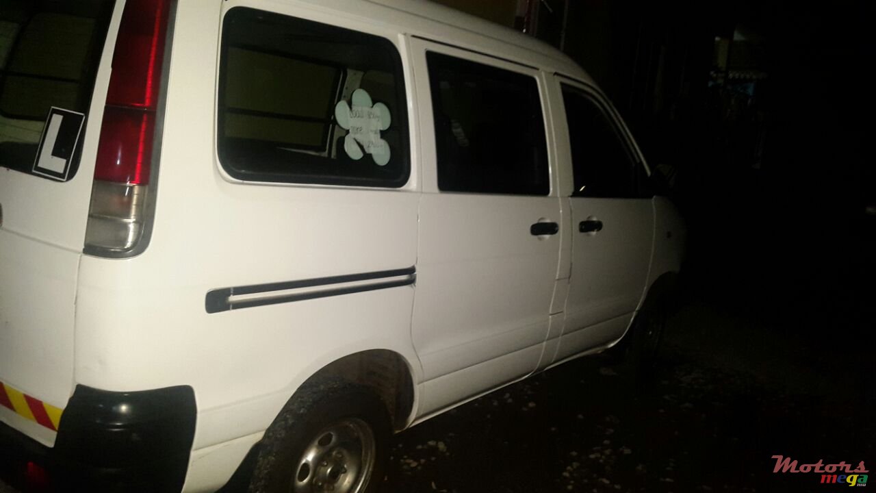 2001' Toyota Town Ace photo #2