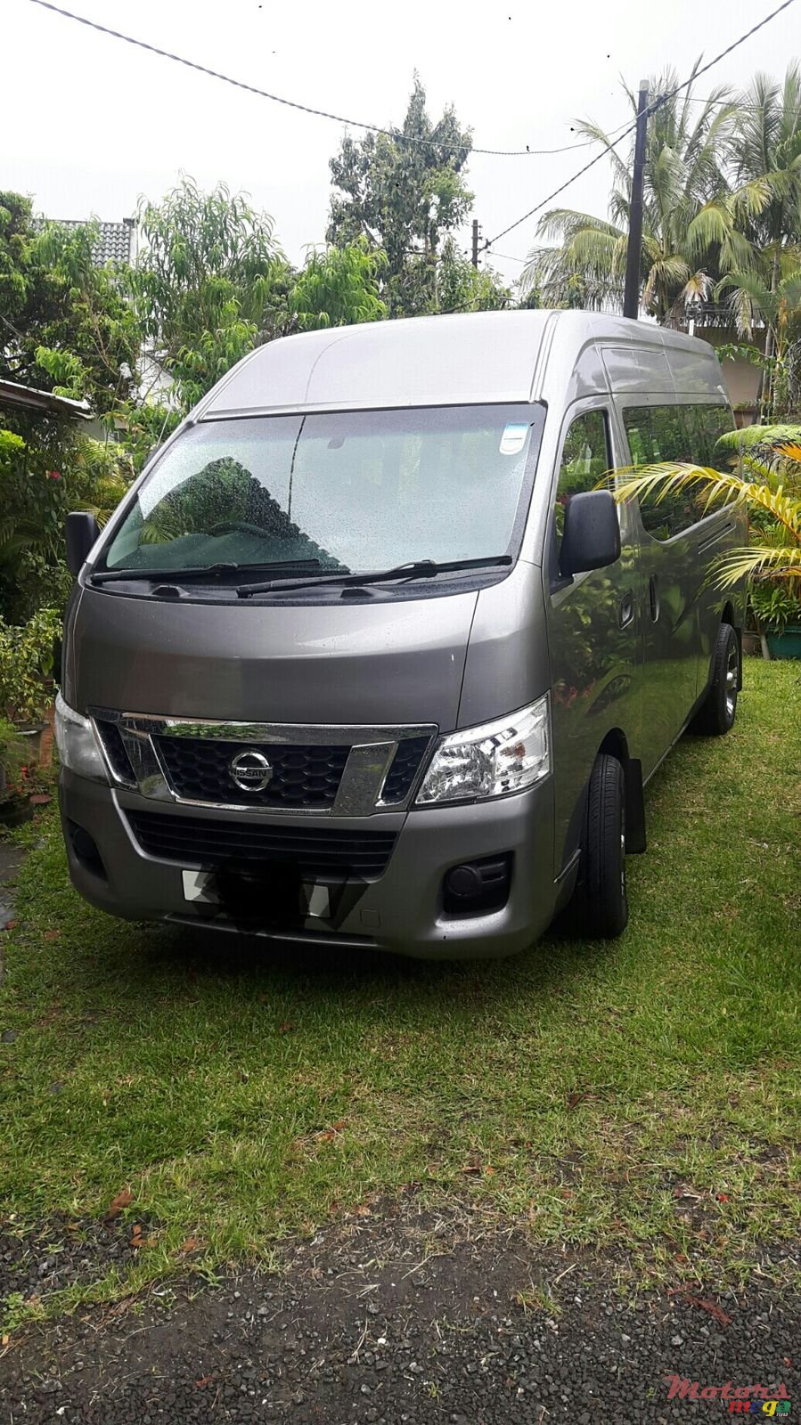 2013' Nissan Urvan NV350 photo #1