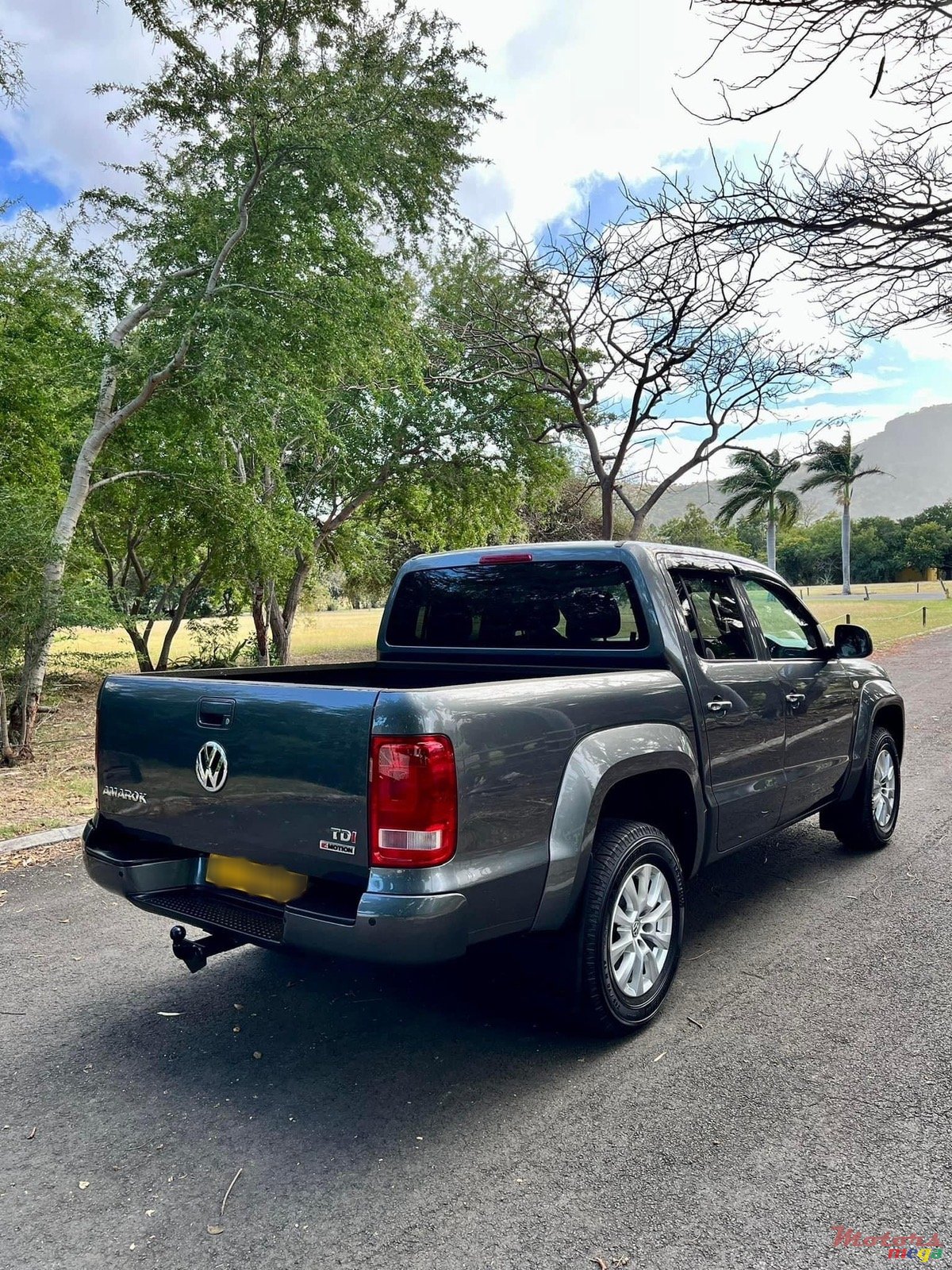 2018' Volkswagen Amarok photo #3