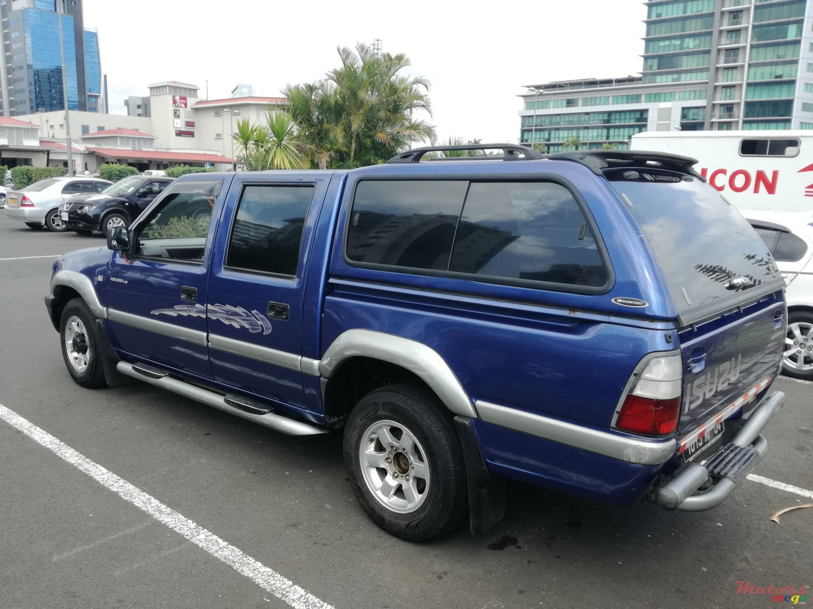 2004' Isuzu photo #3