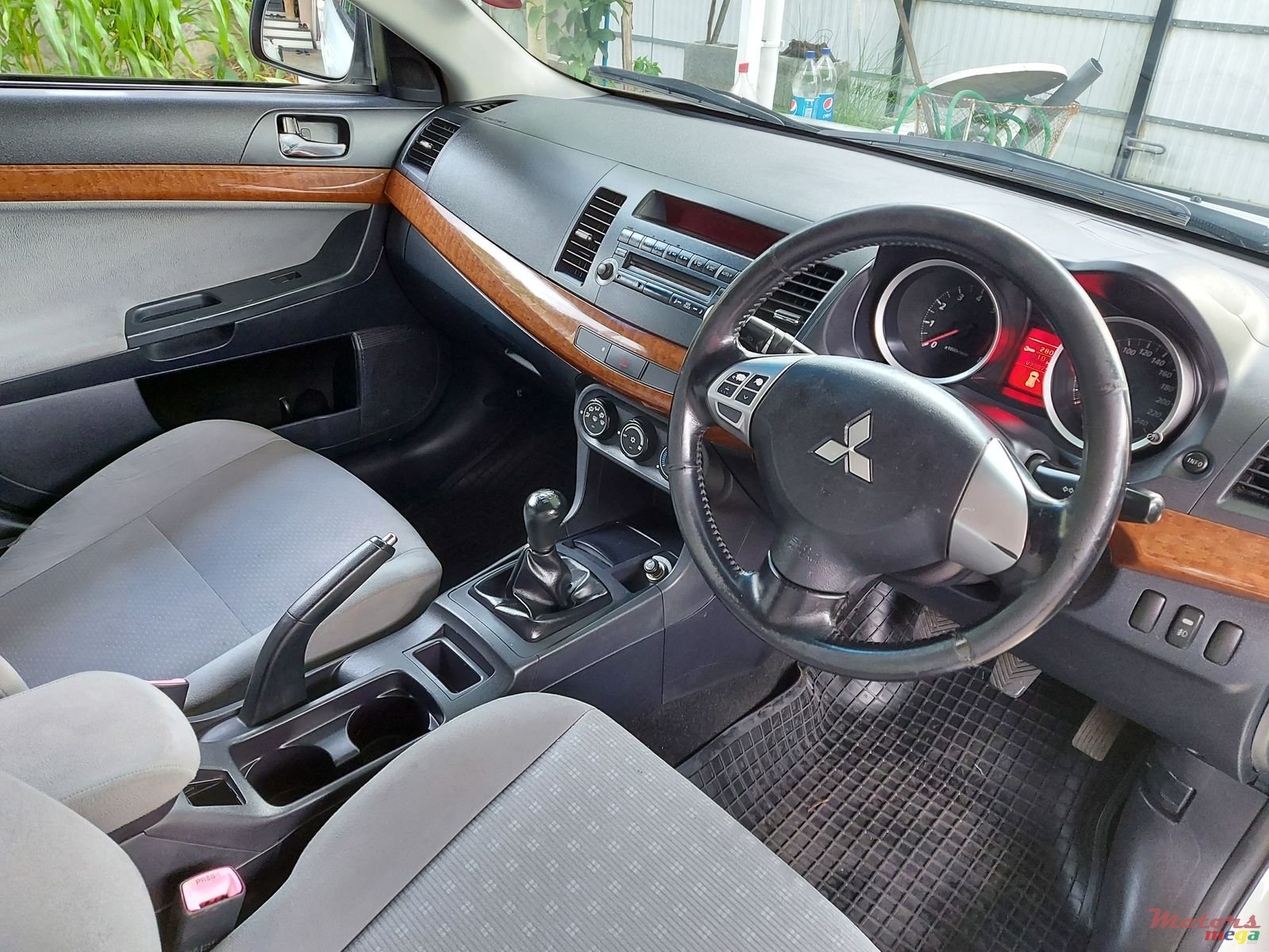 2012' Mitsubishi Lancer photo #4