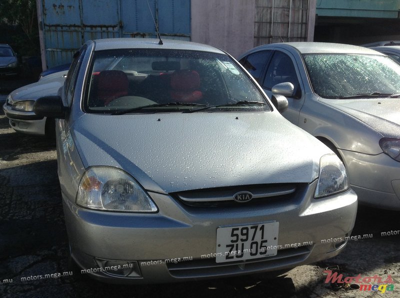 2005' Kia Rio photo #1