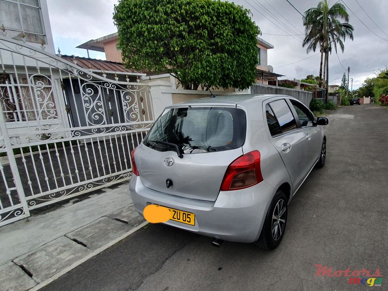 2005' Toyota Vitz photo #3