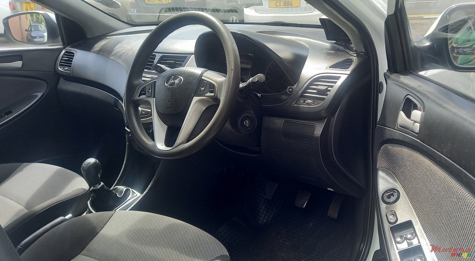 2013' Hyundai Accent photo #5