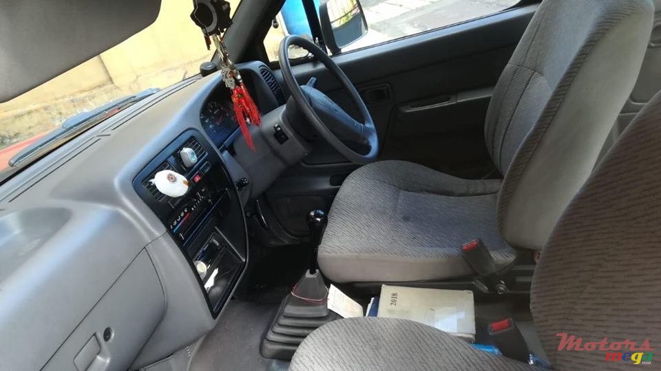 1999' Nissan Hardbody photo #4