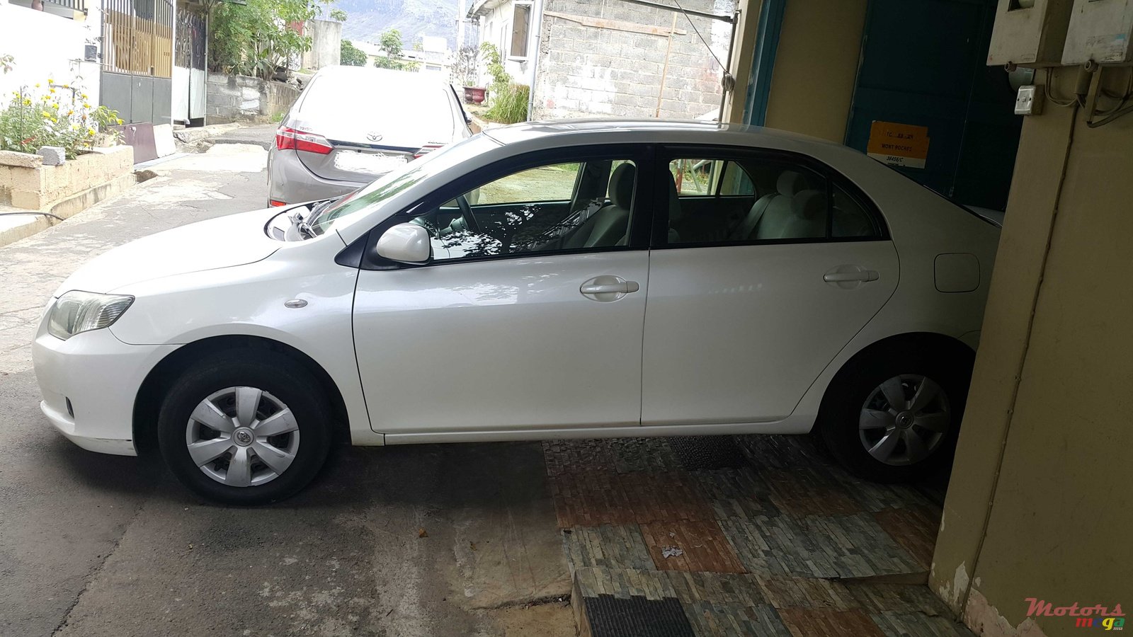 2009' Toyota Axio photo #3