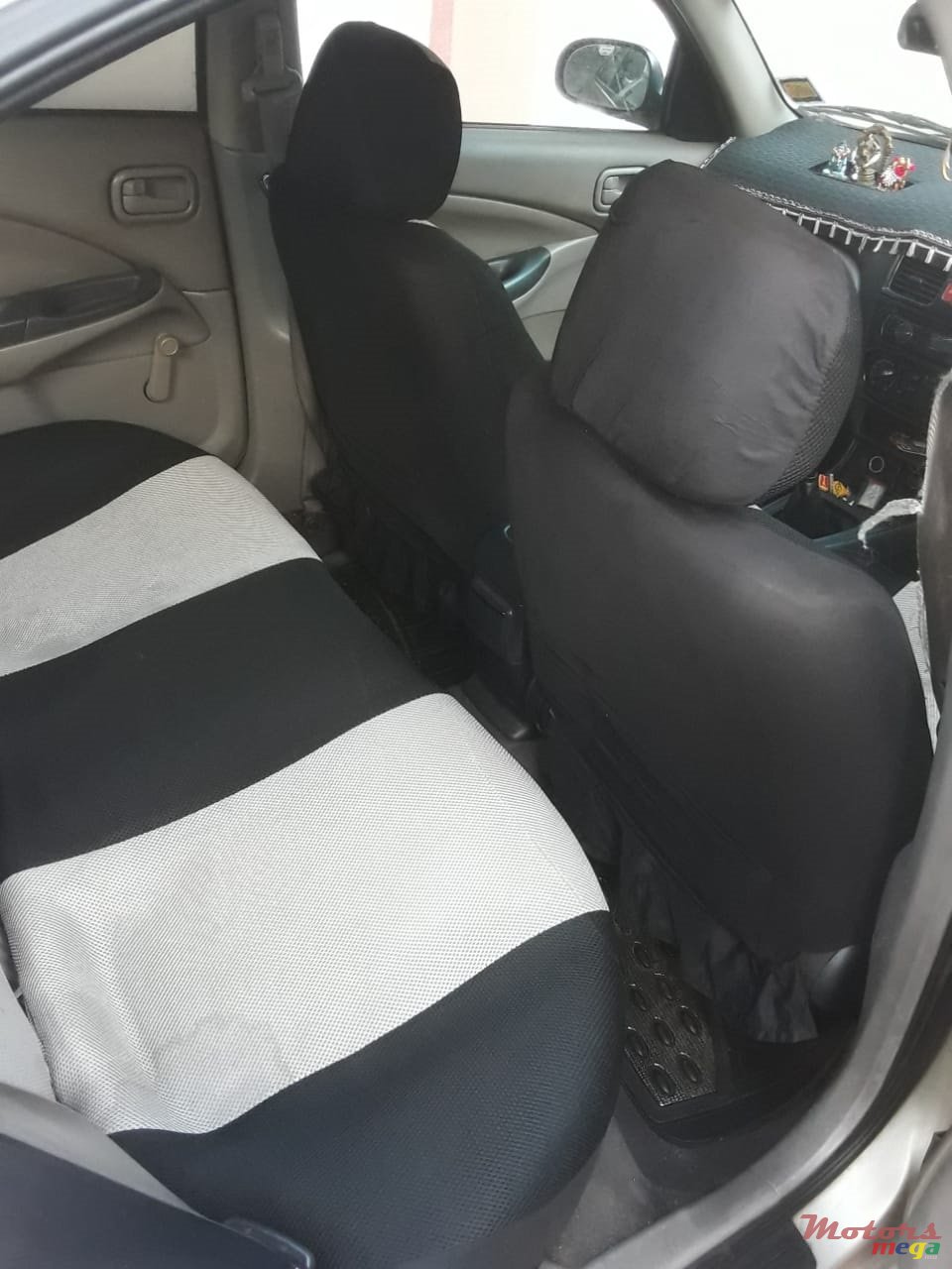 2003' Nissan Sunny photo #4