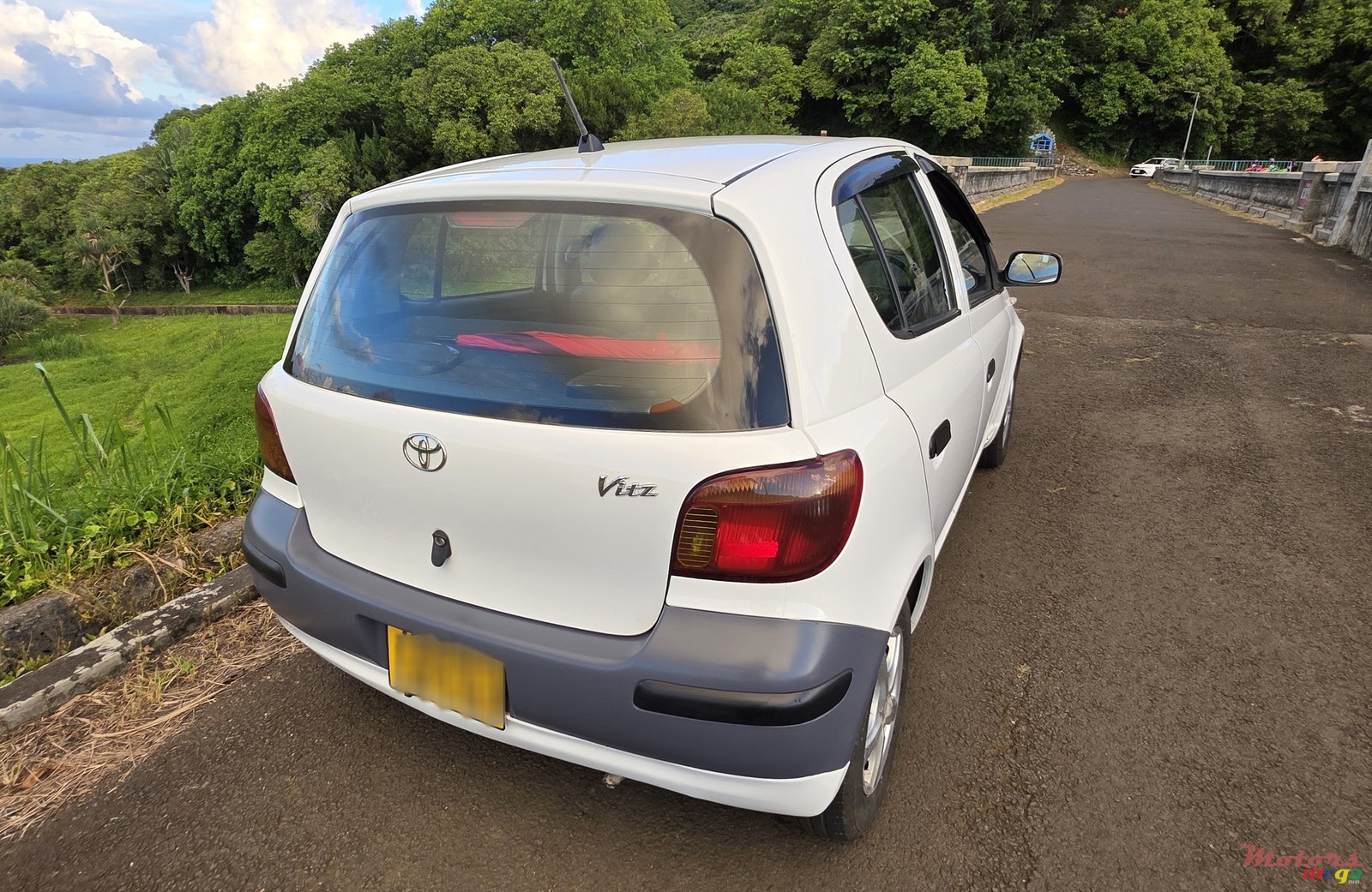 2003' Toyota Vitz photo #7
