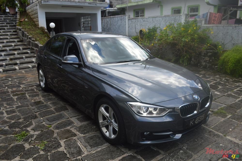 2013' BMW 320 photo #1