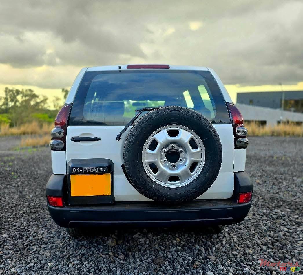 2003' Toyota Land Cruiser photo #3