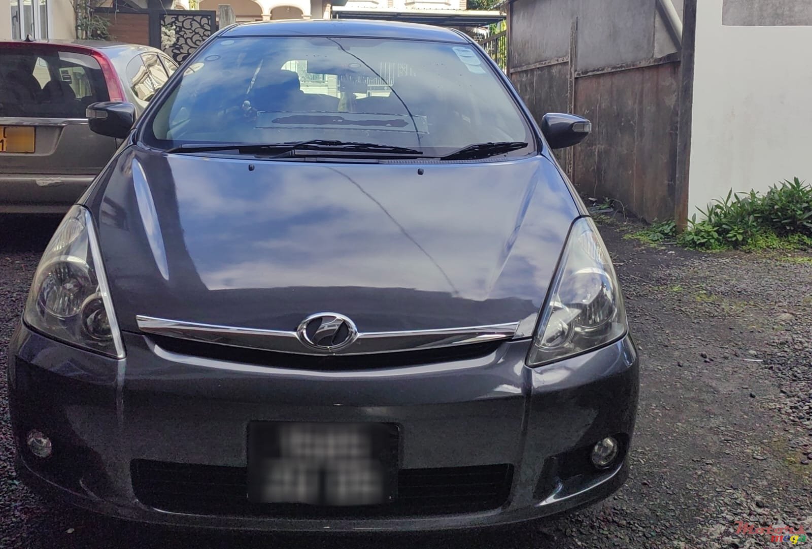 2005' Toyota Wish photo #1