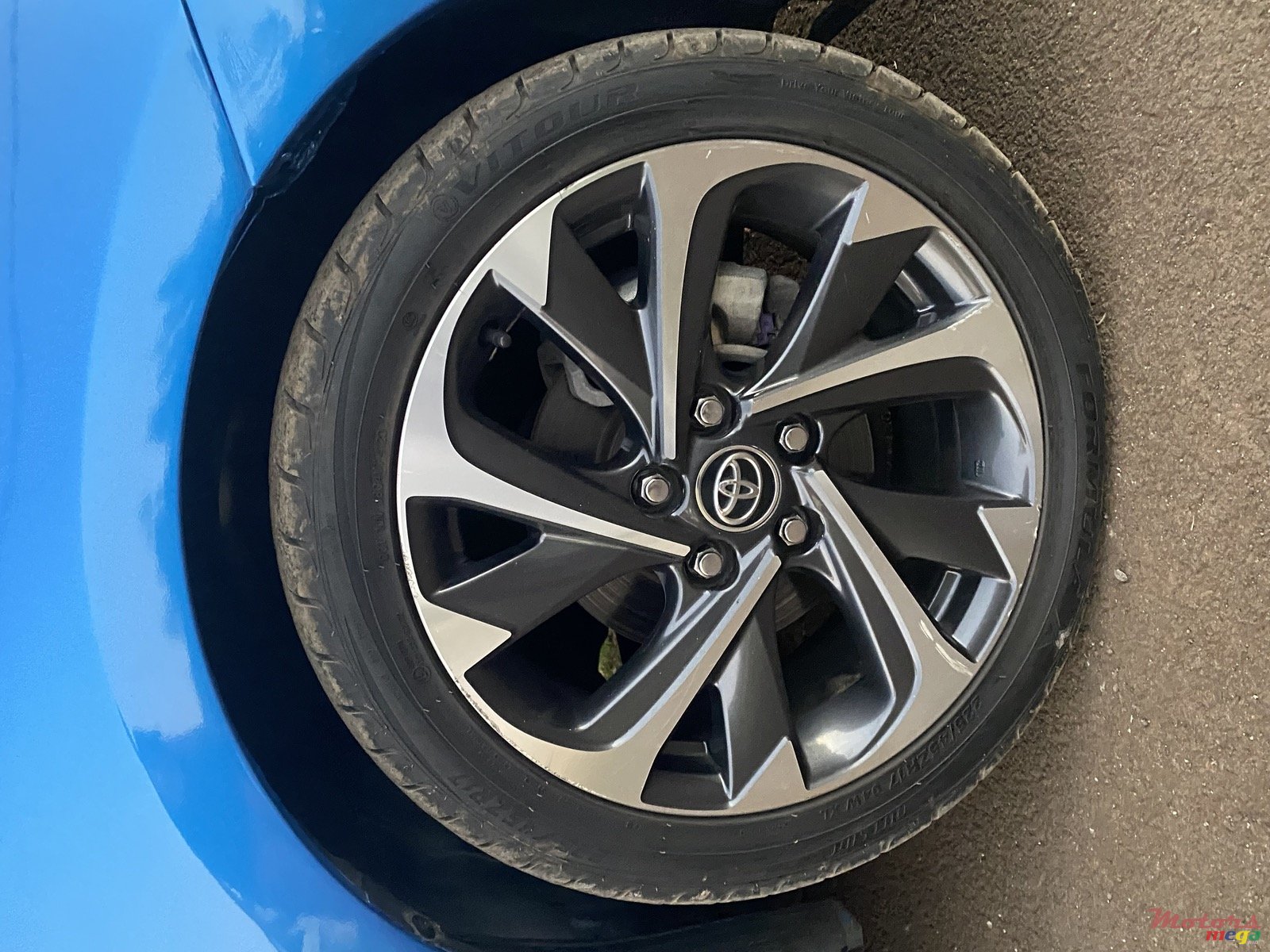 2015' Toyota Auris photo #5