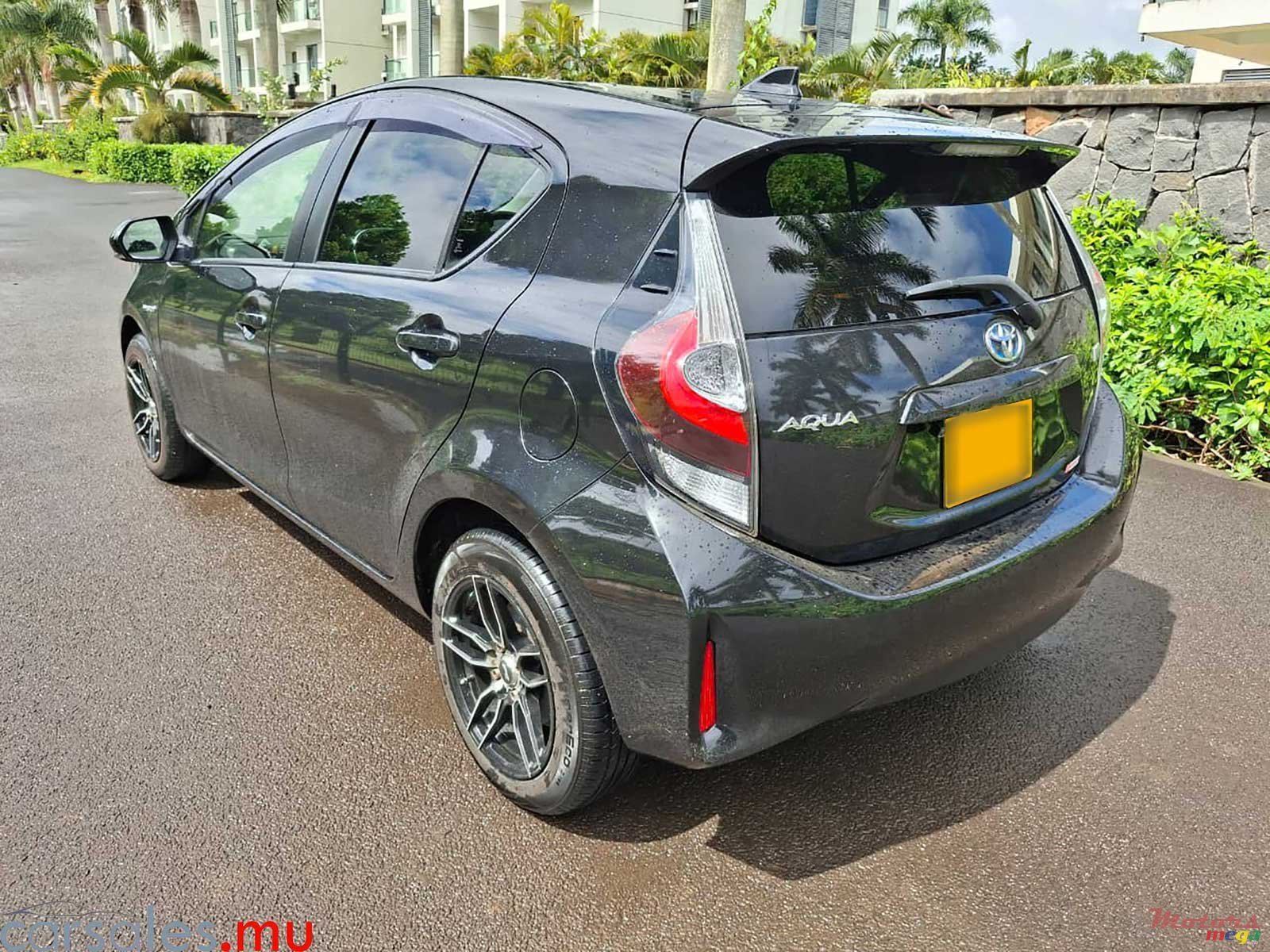 2020' Toyota Aqua 1.5 Hybrid photo #3