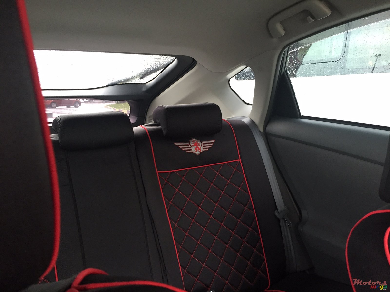 2010' Toyota Prius photo #5