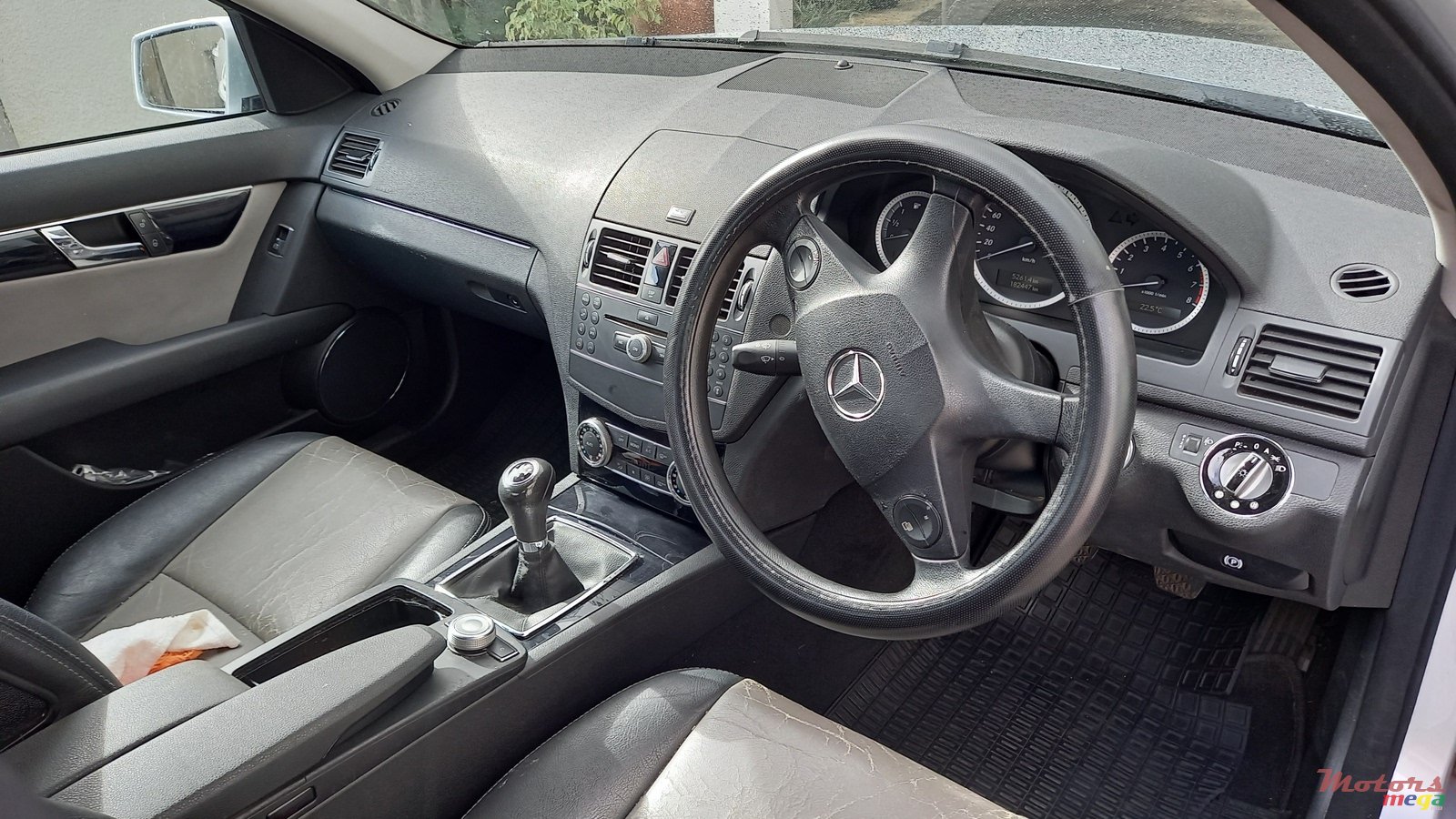 2009' Mercedes-Benz C 180 photo #3