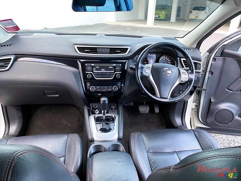 2014' Nissan Qashqai Auto 1.6L Turbo Diesel photo #3