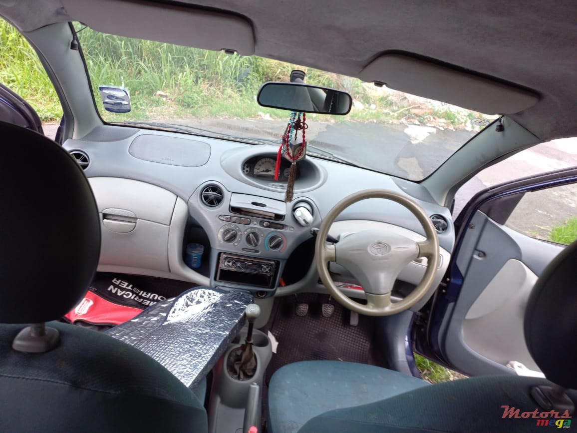 1999' Toyota Vitz photo #3
