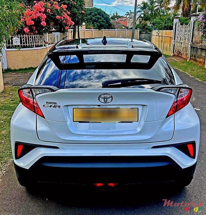 2022' Toyota C-HR photo #7