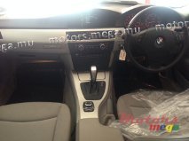 2010' BMW 3 Series 318 i photo #3