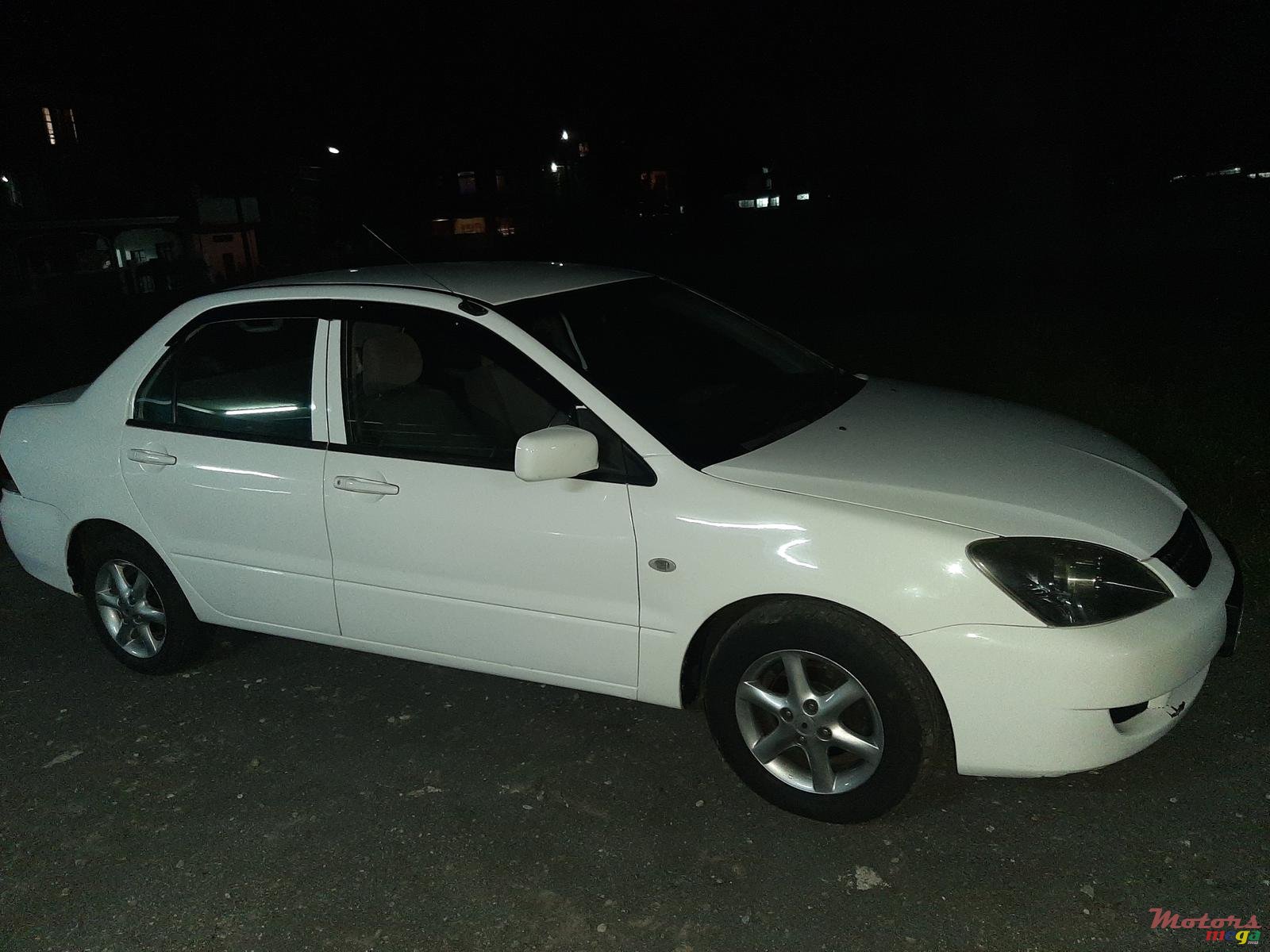 2007' Mitsubishi Lancer photo #2