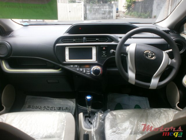 2013' Toyota Aqua photo #7