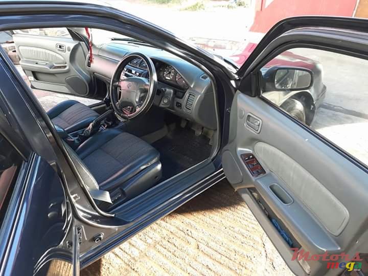 1998' Nissan Maxima V6 2000cc photo #3