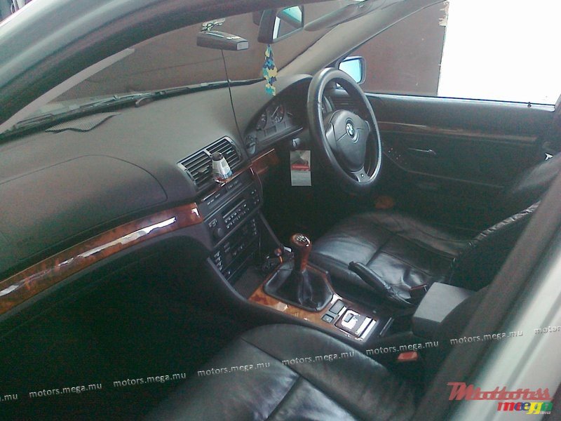2000' BMW 520 photo #6