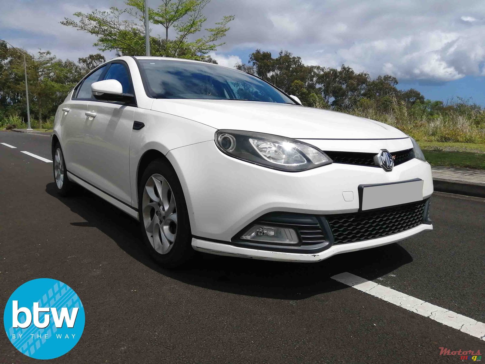 2016' MG RV8 6 photo #1