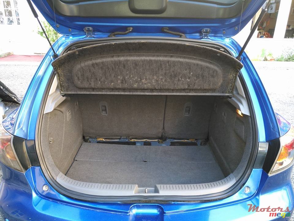 2005' Mazda Axela photo #7