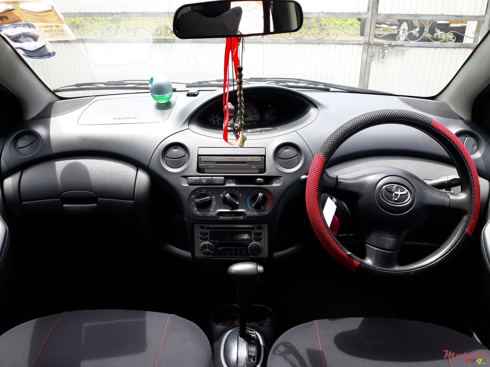 2003' Toyota Vitz photo #4