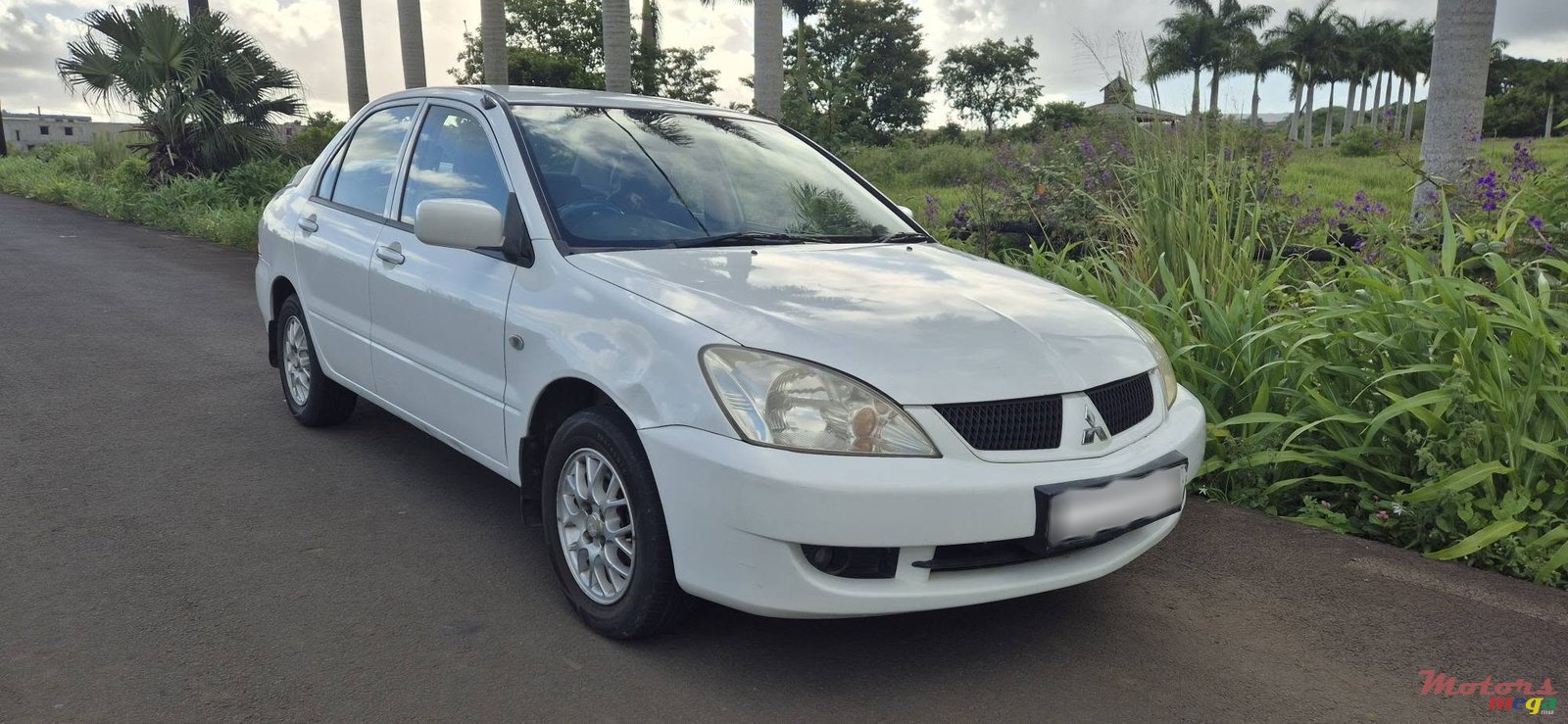 2011' Mitsubishi Lancer GLX photo #1