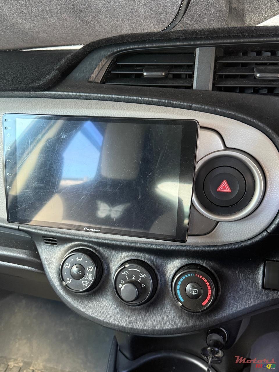 2012' Toyota Vitz photo #2