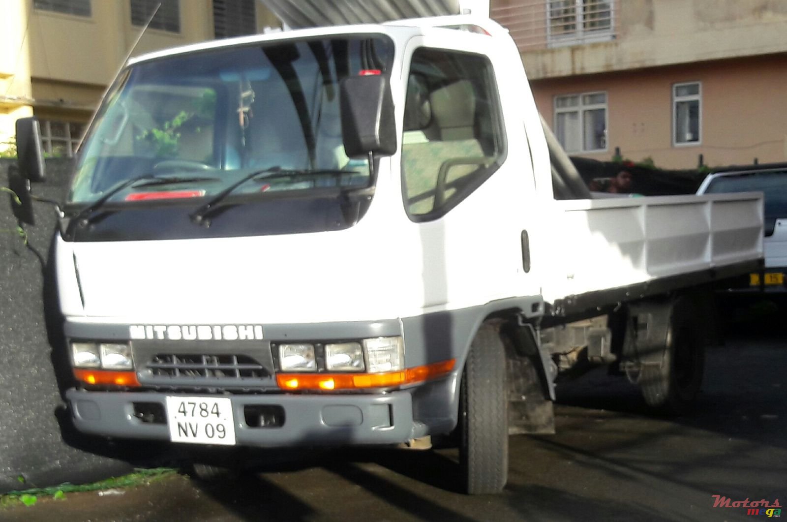2009' Mitsubishi Canter 2Ton Simple Roues photo #1